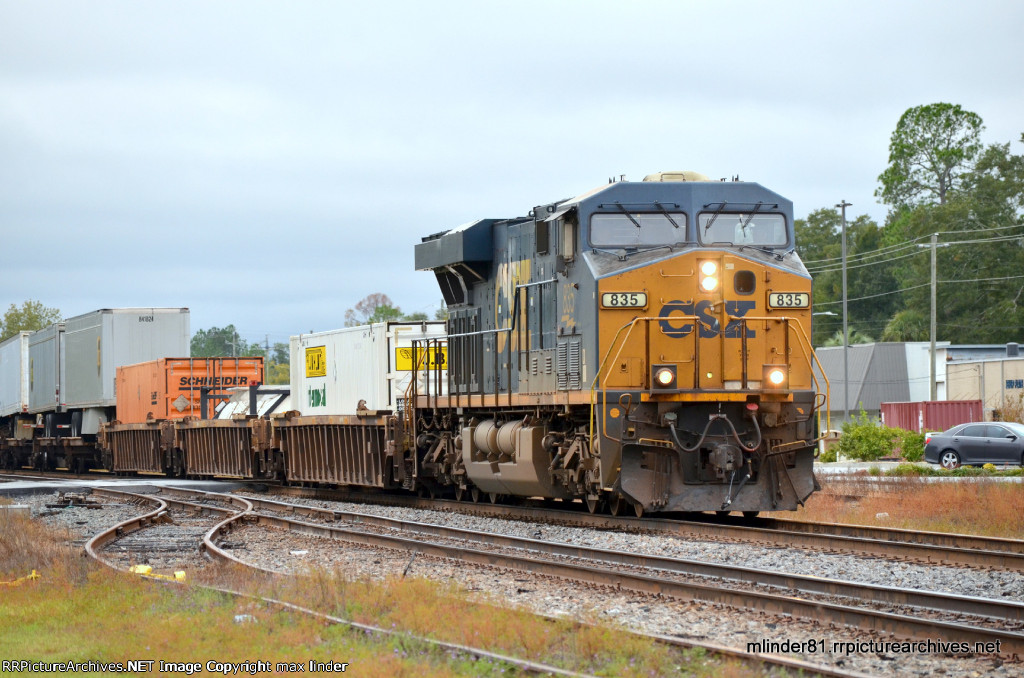 CSX 835